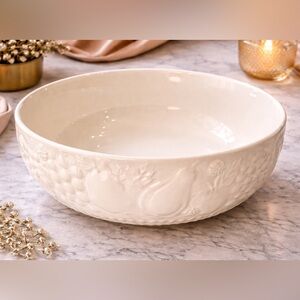 Libbey White Embossed Fruit Bowl — 10”